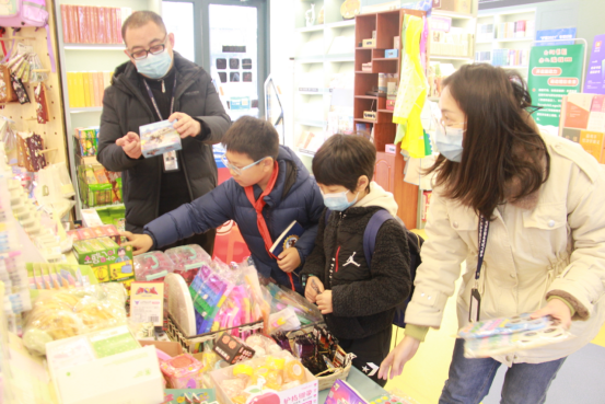 鄭州市二七區市場監管局開展玩具市場突擊檢查，筑牢兒童玩具質量安全防線